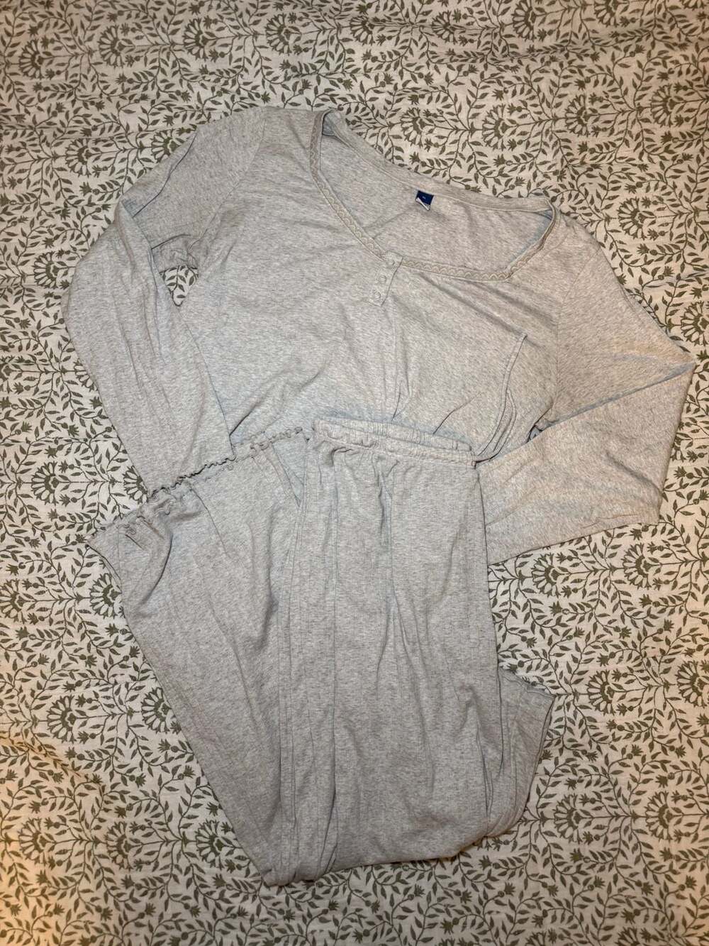 Old Navy Women's Gray Ribbed Knit Long Sleeve Henley Pajama Set